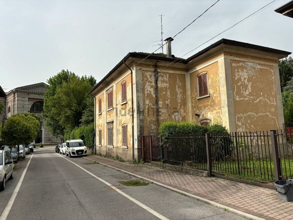 negozio in vendita a Villanuova sul Clisi