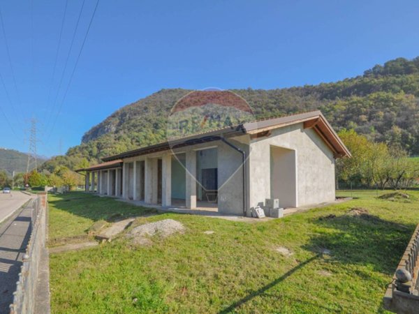 negozio in vendita a Villanuova sul Clisi