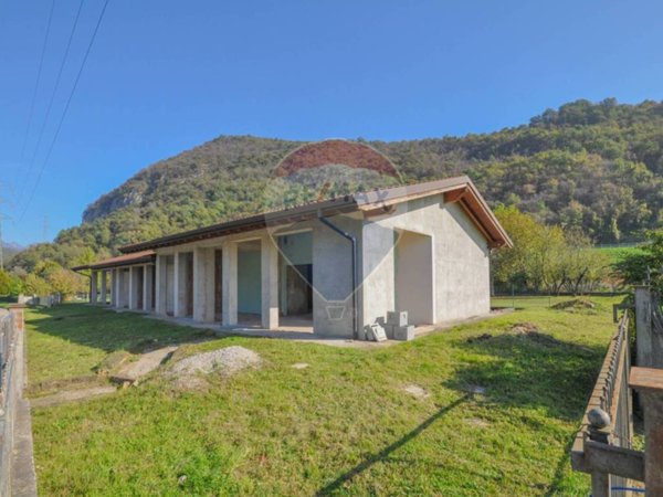 negozio in vendita a Villanuova sul Clisi