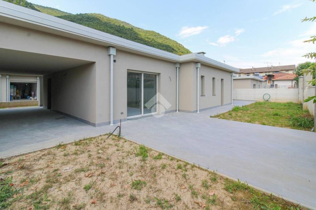 casa indipendente in vendita a Villanuova sul Clisi