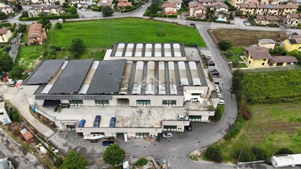 locale commerciale in vendita a Villanuova sul Clisi