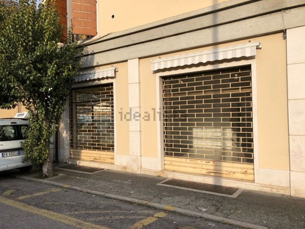 locale commerciale in vendita a Villanuova sul Clisi