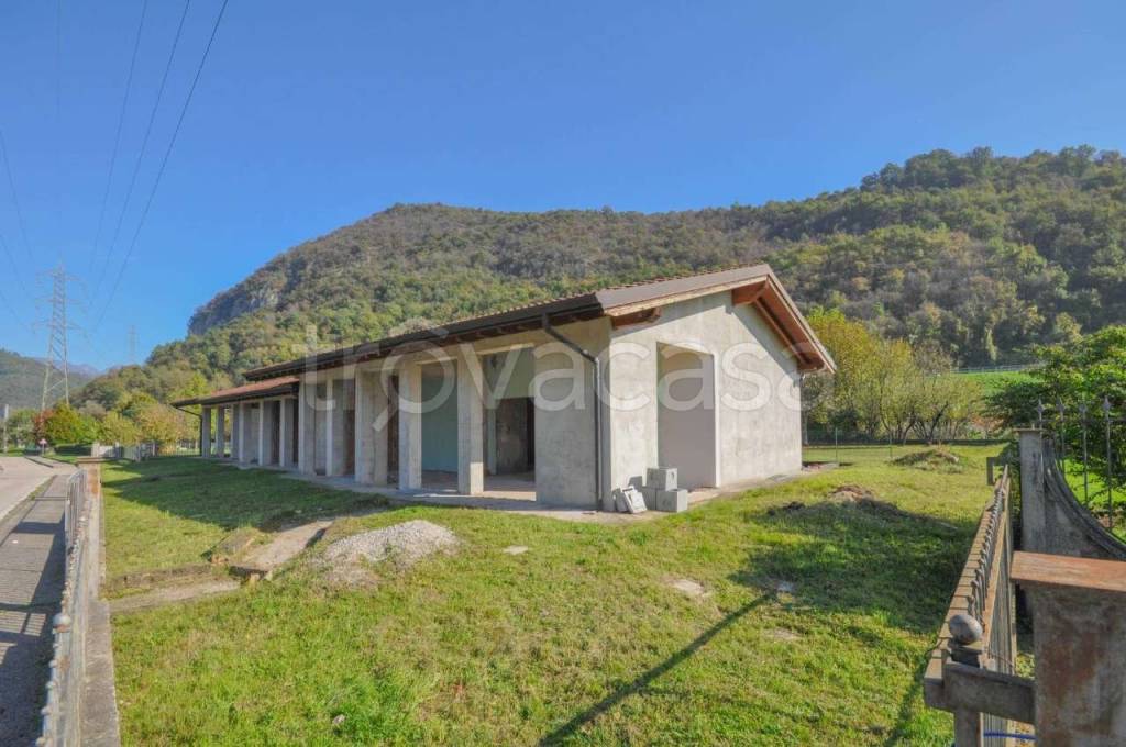 negozio in vendita a Villanuova sul Clisi