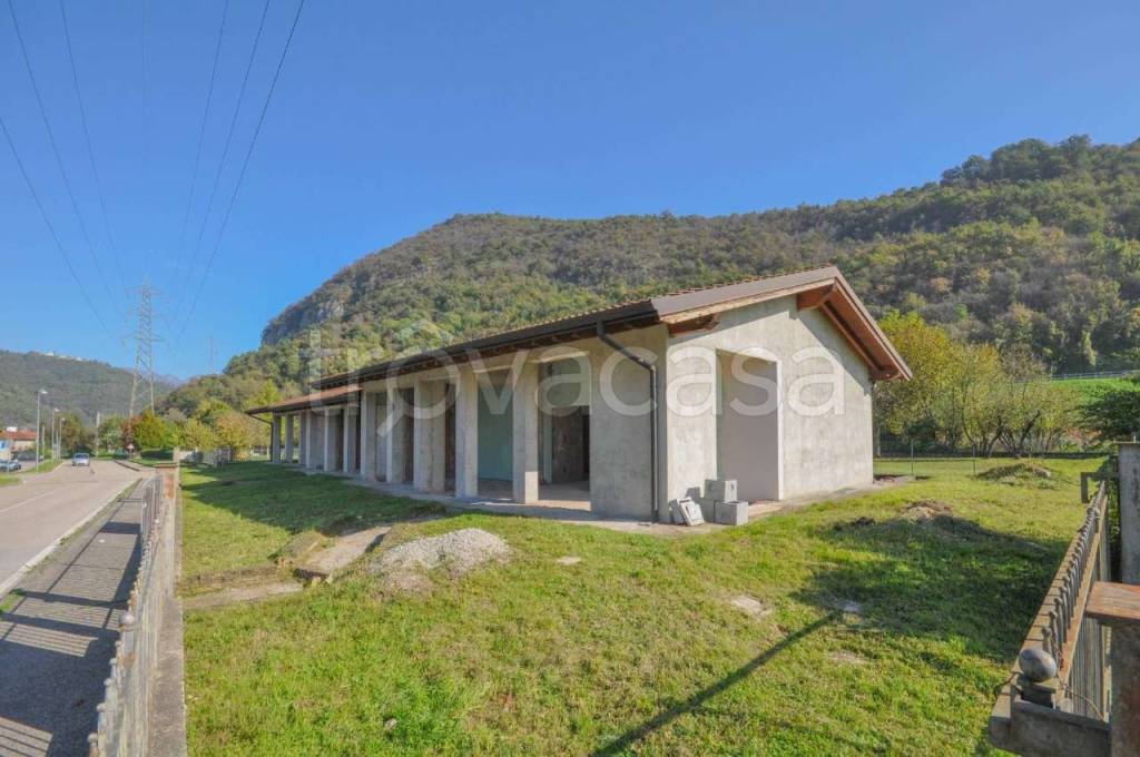 negozio in vendita a Villanuova sul Clisi