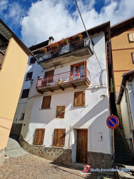 appartamento in vendita a Vione in zona Canè