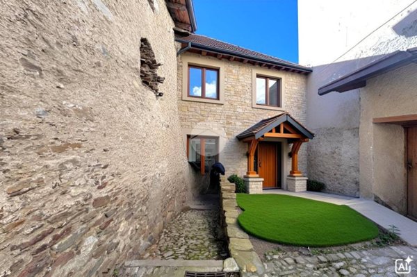 casa indipendente in vendita a Vione