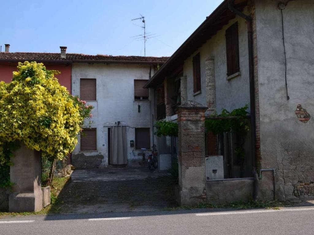 casa semindipendente in vendita a Visano