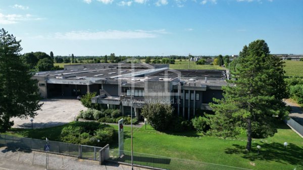 locale commerciale in vendita a Visano