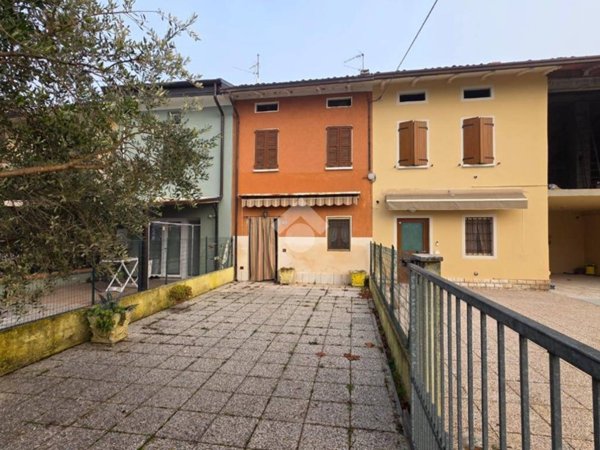 casa semindipendente in vendita a Visano