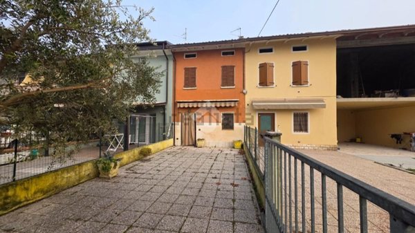 casa semindipendente in vendita a Visano