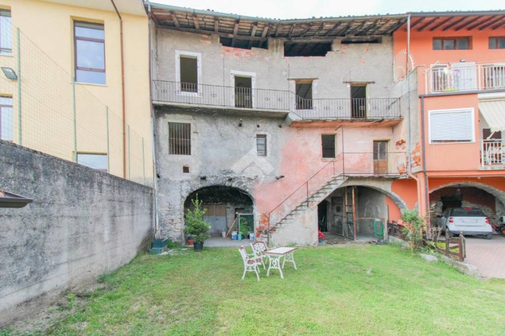 casa indipendente in vendita a Vobarno in zona Pompegnino