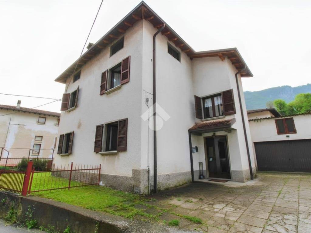 casa indipendente in vendita a Vobarno in zona Carpeneda