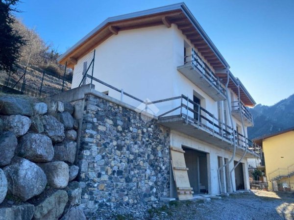 casa indipendente in vendita a Zone