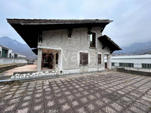 negozio in vendita a Zone