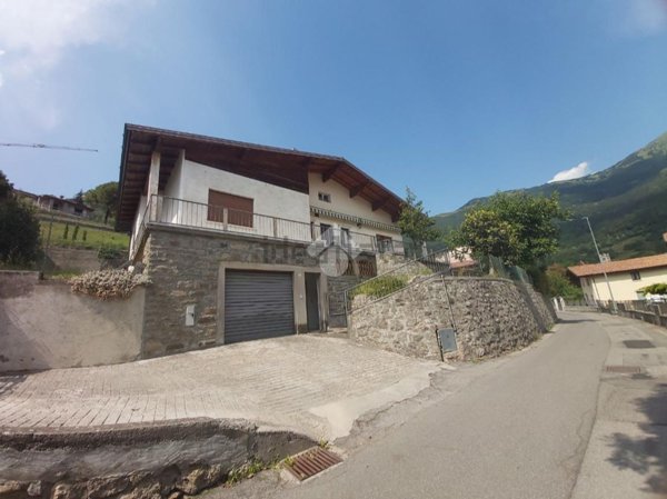 casa indipendente in vendita a Zone
