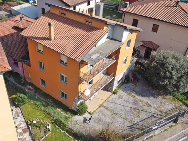 intera palazzina in vendita a Piancogno in zona Piamborno