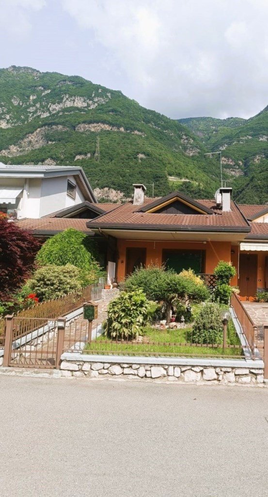 casa indipendente in vendita a Piancogno in zona Piamborno