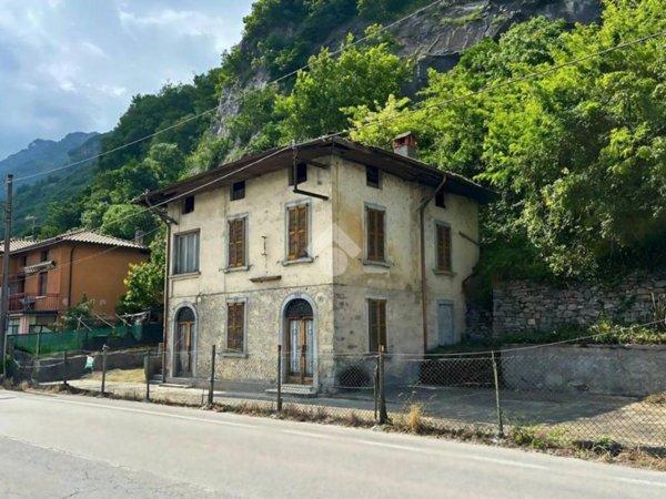 casa indipendente in vendita a Piancogno in zona Piamborno