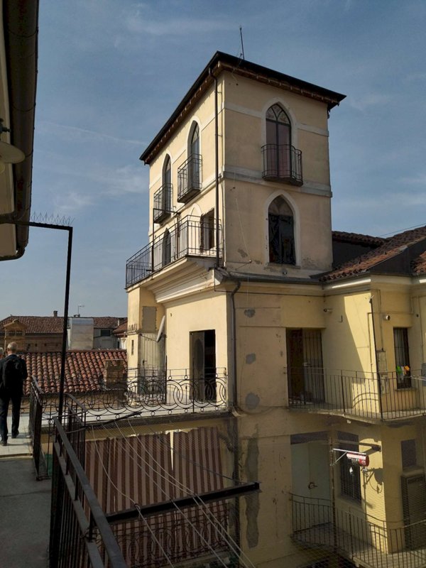 intera palazzina in vendita a Chieri