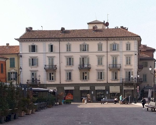 intera palazzina in vendita a Chieri