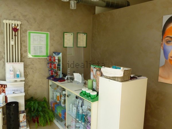 locale commerciale in vendita a Chieri
