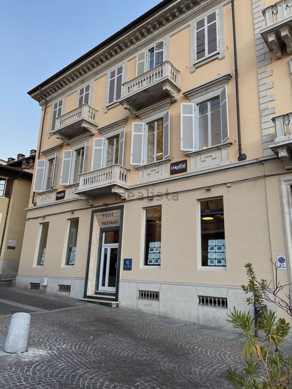 locale commerciale in vendita a Chieri