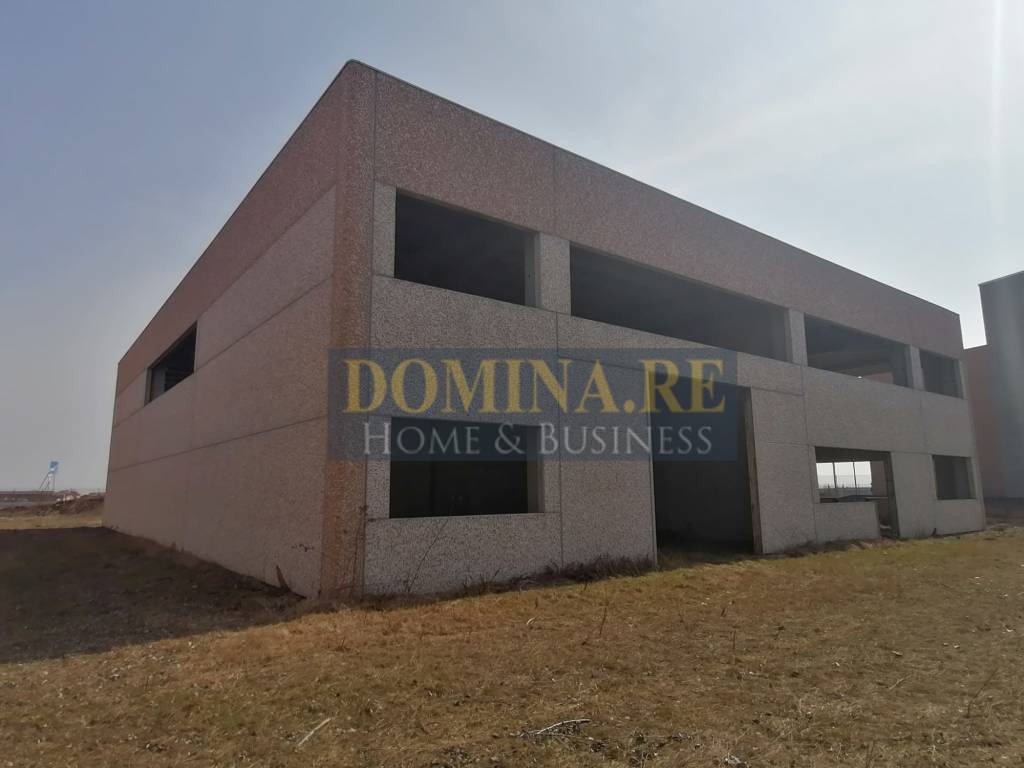 locale commerciale in vendita a Chieri
