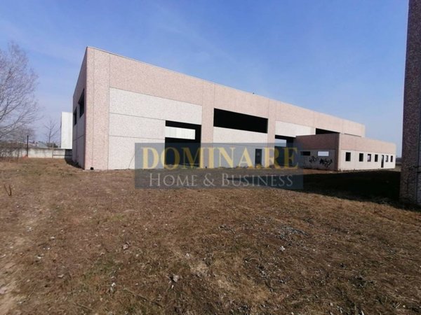locale commerciale in vendita a Chieri