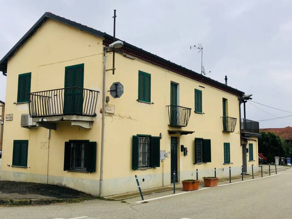 appartamento in vendita a Chieri in zona Pessione