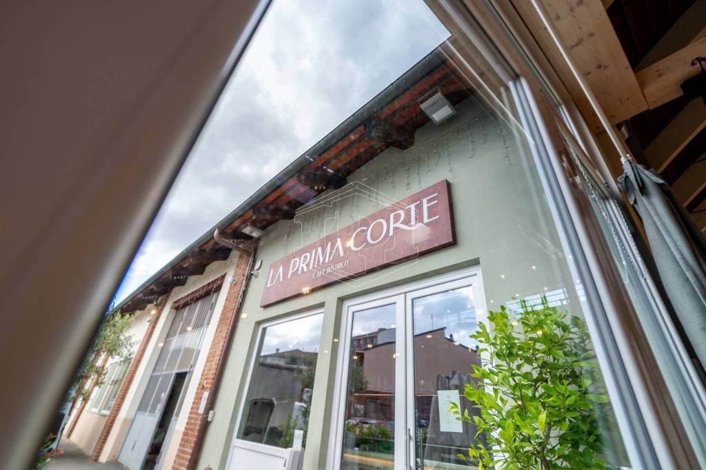 negozio in vendita a Chieri in zona Roaschia