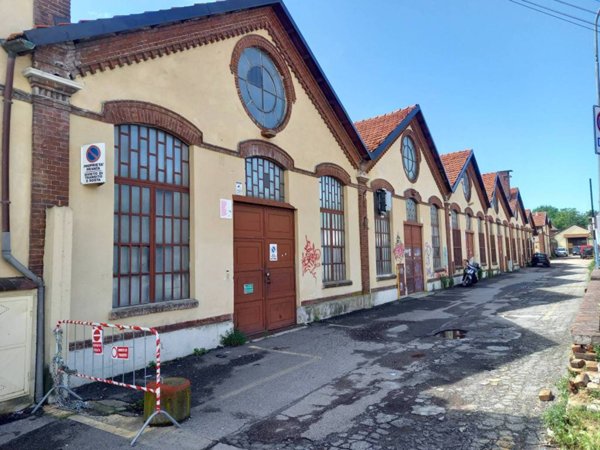 locale commerciale in vendita a Chieri