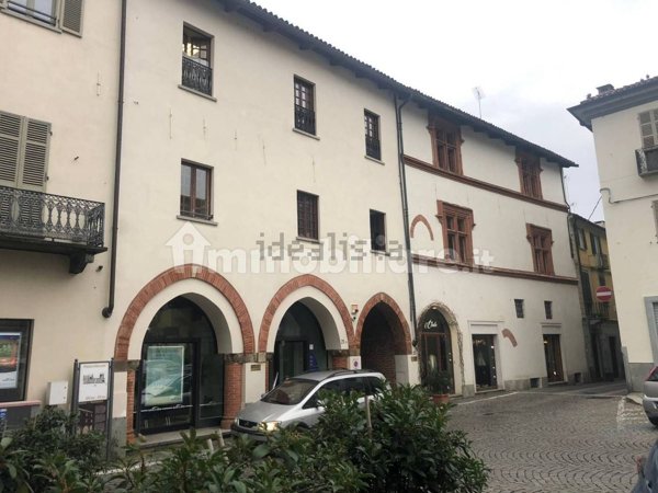 locale commerciale in vendita a Chieri