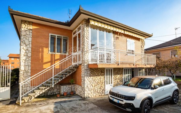casa indipendente in vendita a Chieri