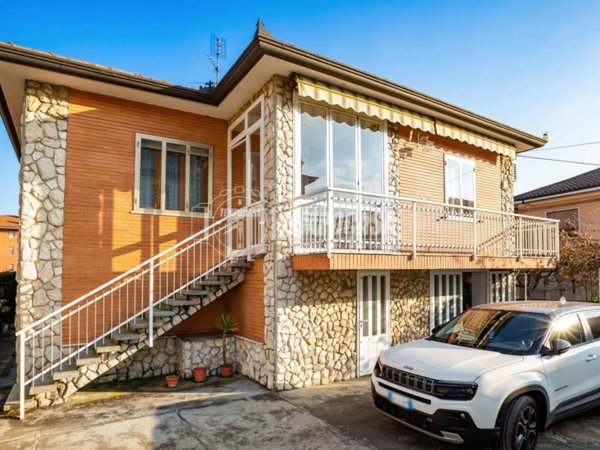 casa indipendente in vendita a Chieri