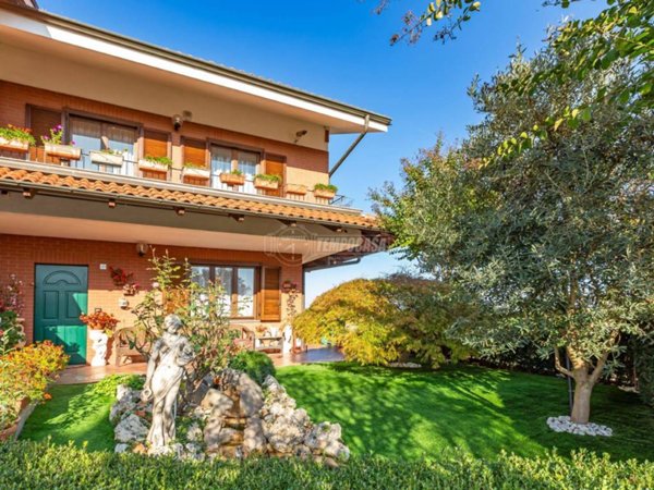 casa indipendente in vendita a Chieri