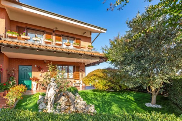 casa indipendente in vendita a Chieri
