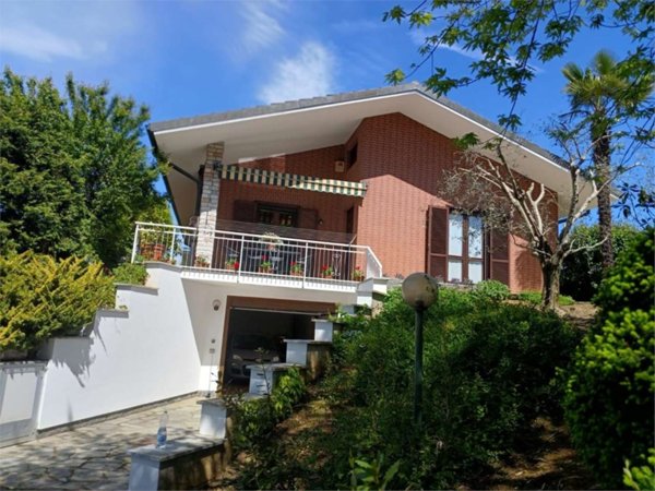casa indipendente in vendita a Chieri