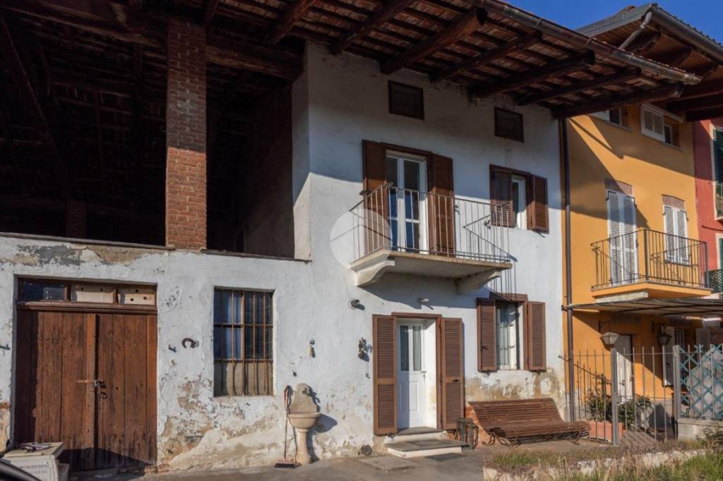 casa indipendente in vendita a Chieri in zona Baita Falcettini