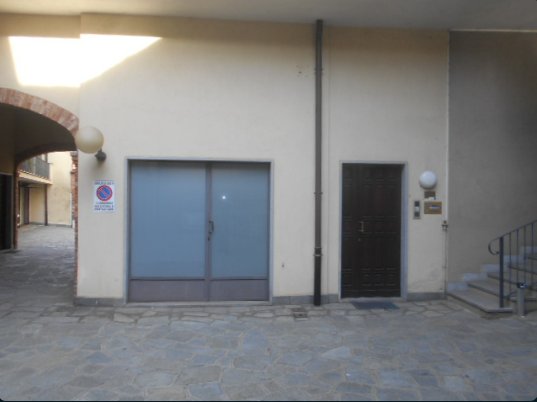 locale commerciale in vendita a Chieri