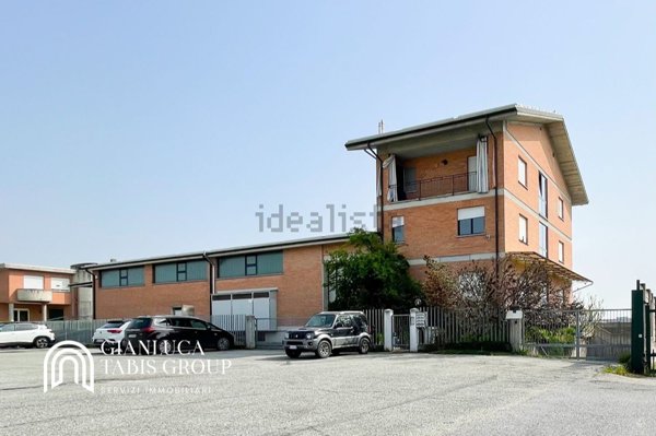 locale di sgombero in vendita a Chieri in zona Pessione