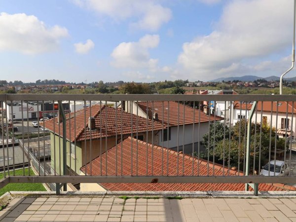 appartamento in vendita a Chieri in zona Roaschia