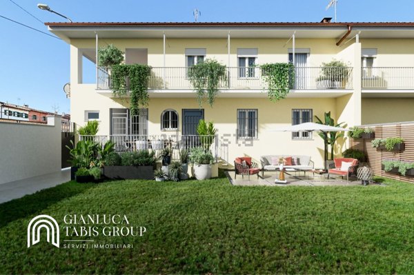 casa indipendente in vendita a Chieri in zona Madonna della Scala