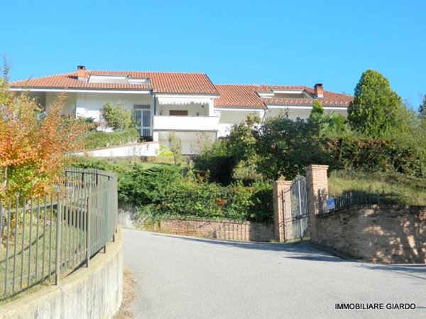 casa indipendente in vendita a Chieri in zona Madonna della Scala