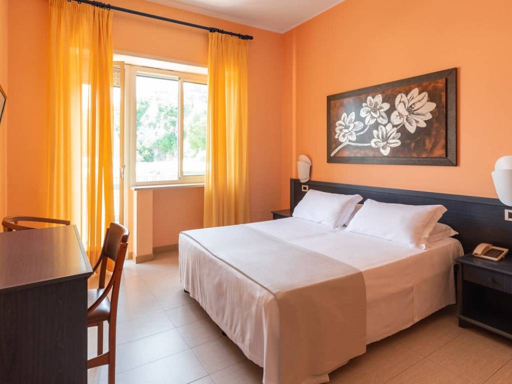 negozio in vendita a Chieri in zona Roaschia