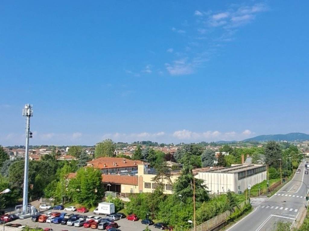 appartamento in vendita a Chieri in zona Roaschia