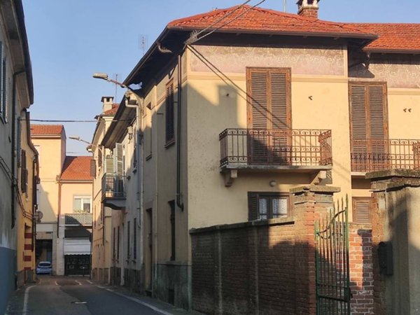 casa indipendente in vendita a Chieri in zona Madonna della Scala