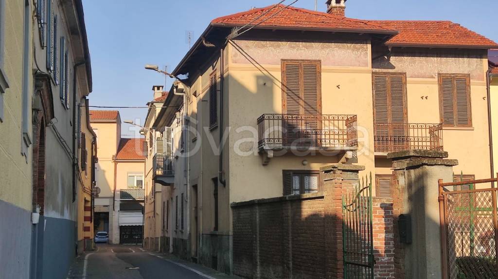 casa indipendente in vendita a Chieri in zona Madonna della Scala