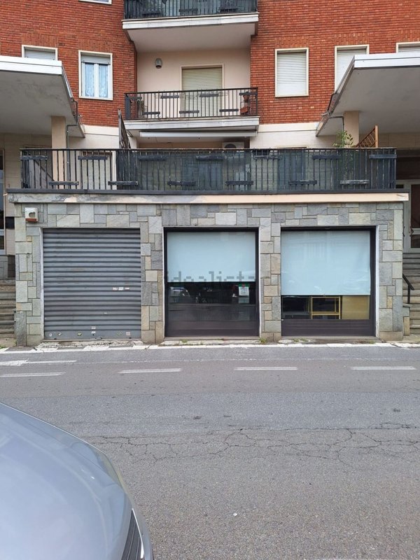 locale commerciale in vendita a Chieri