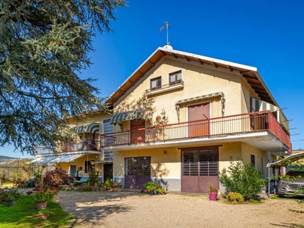 casa indipendente in vendita a Chieri in zona Madonna della Scala