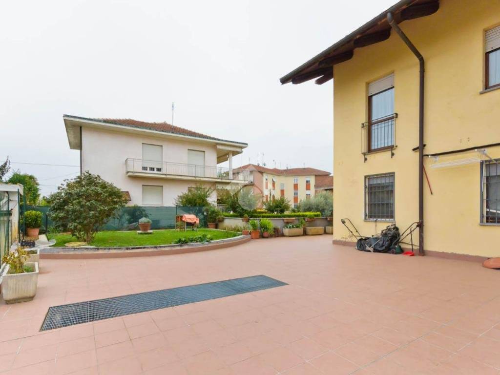 appartamento in vendita a Chieri in zona Pessione